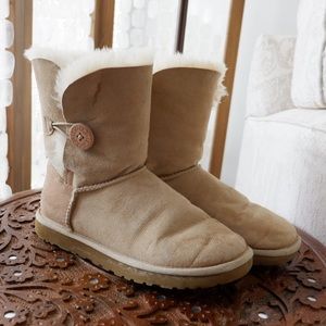 💛Sand Bailey Button UGGs Size 7💛
